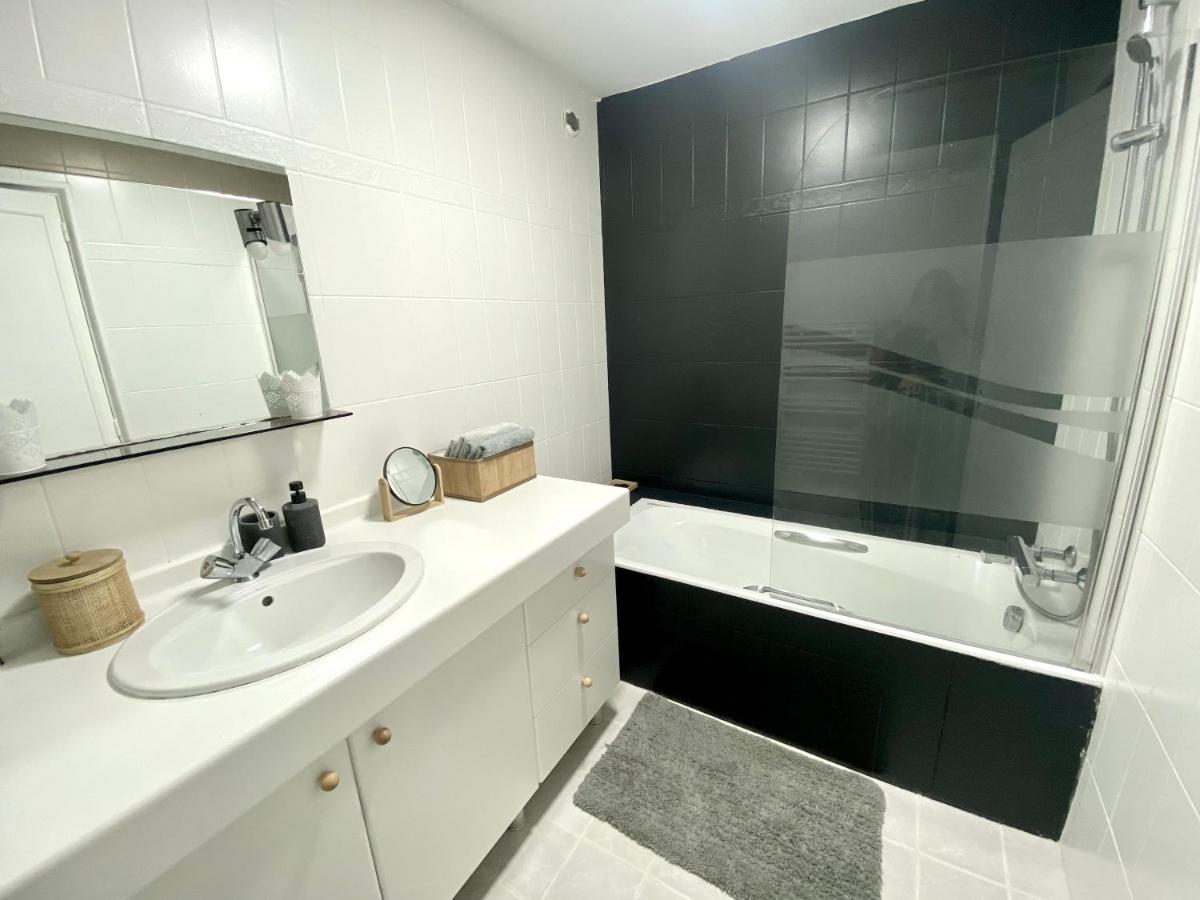 Quimper: T3 Avec Vue Cathedrale Proche Gare Appartement Buitenkant foto