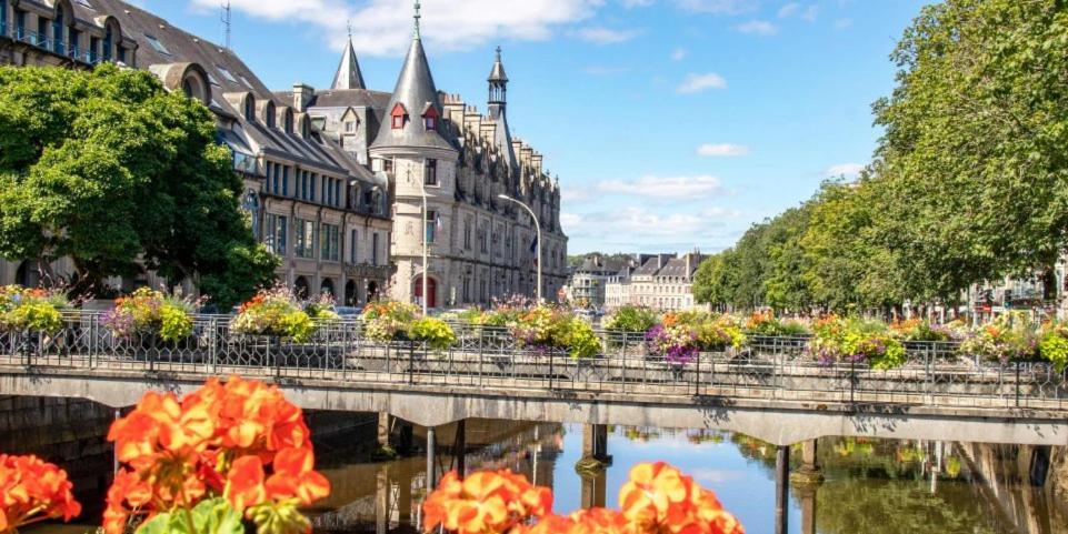 Quimper: T3 Avec Vue Cathedrale Proche Gare Appartement Buitenkant foto